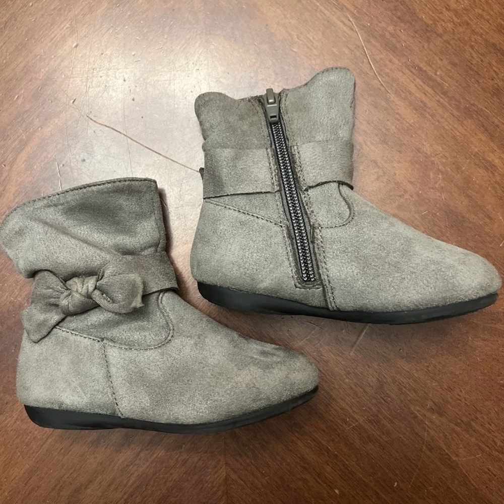 Wonder Nation Gray Kids Boots with Bow and Zipper